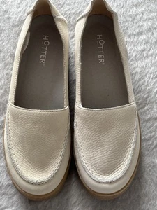 Clark’s Cream Loafers In Kid Soft Leather. Size 8 ( Please Read Description) - Picture 1 of 9