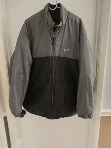 Vtg Nike Reversible Mens XXL Insulated Puffer Jacket Black Gray Spellout Swoosh - Picture 1 of 18