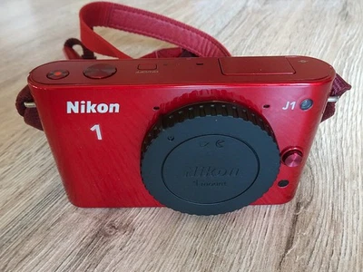 Nikon 1 J1 Digitalkamera rot  (+ defektes 10-30mm Objektiv) - Bild 1 von 4
