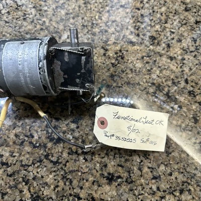 Motor actuador de aleta Beechcraft, número de pieza 35-521225 Foto 1 de 3
