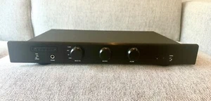 Bryston preamplifier BP6 w/ B60 remote - Picture 1 of 8