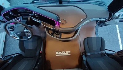 Tappeti Copricofano Ecopelle liscia Luxury marrone per DAF XG XG+ pass pieghevol - Imagen 1 de 4