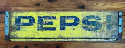 Caja portabotellas de refresco de madera Pepsi Cola de colección amarilla resistente Foto 1 de 4