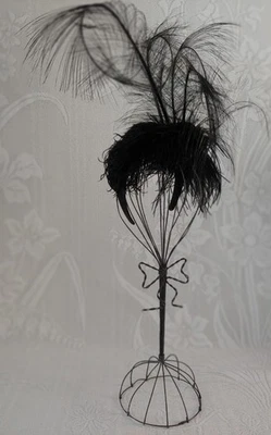 SALE!  FABULOUS Designer FASCINATOR Spray HAT HEADBAND🌺OSTRICH FEATHERS BLACK - Image 1 of 4