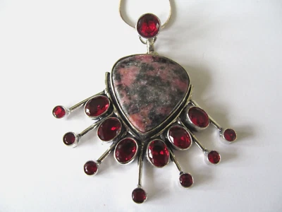 NUEVO COLLAR GRANDE DE PLATA ESTERLINA CON 15 CRISTALES ROJOS GRANATE COLGANTE Foto 1 de 4