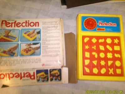 JUEGO DE MESA VINTAGE PERFECTION LAKESIDE'S Foto 1 de 4