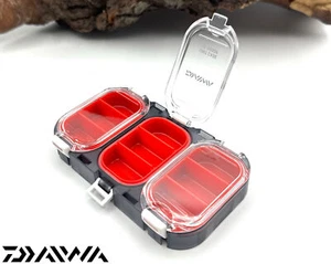 Daiwa Kleinteilebox Wasserdicht Deep Red Smoke 9 Rooms 11x6,5x1,8cm Box ABS JDM - Picture 1 of 10