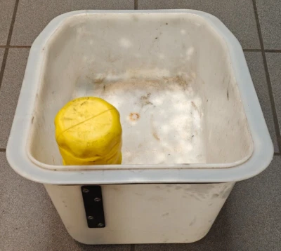 Caixa de armazenamento Kawasaki Jet Ski 2005 Ultra 150 39012-3744, 39012-0034 - Imagem 1 de 3