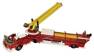 11"VINTAGE TOY CORGI~FIRE TRUCK~AMERICAN LAFRANCE 1970'S~ ENGLAND~5 FIREMEN - Picture 1 of 14