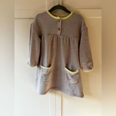 Vestido suéter Zara infantil menina acabamento amarelo bronzeado tamanho 2-3 anos - Imagem 1 de 4