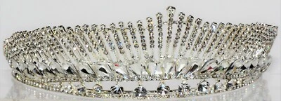 Peluquería de boda con diamantes de imitación tiara plateada brillante cumpleaños teatro concurso corona Foto 1 de 4