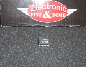 LM393N  MOTOROLA Comparator 9000uV Offset-Max PDIP8  IC - Picture 1 of 1