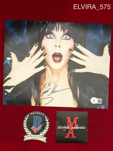 Foto firmada autografiada por Elvira Cassandra Peterson 8x10 Beckett certificado de autenticidad horror - Imagen 1 de 6