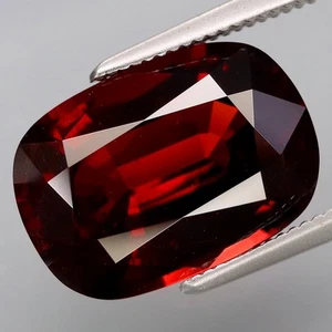 7.86Ct.Outstanding Color&Full Fire! Natural BIG Red Rhodolite Garnet Africa - Picture 1 of 4