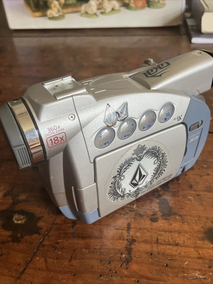 Canon ZR45MC Silver Mini DV Camcorder. Untested - Image 1 of 4