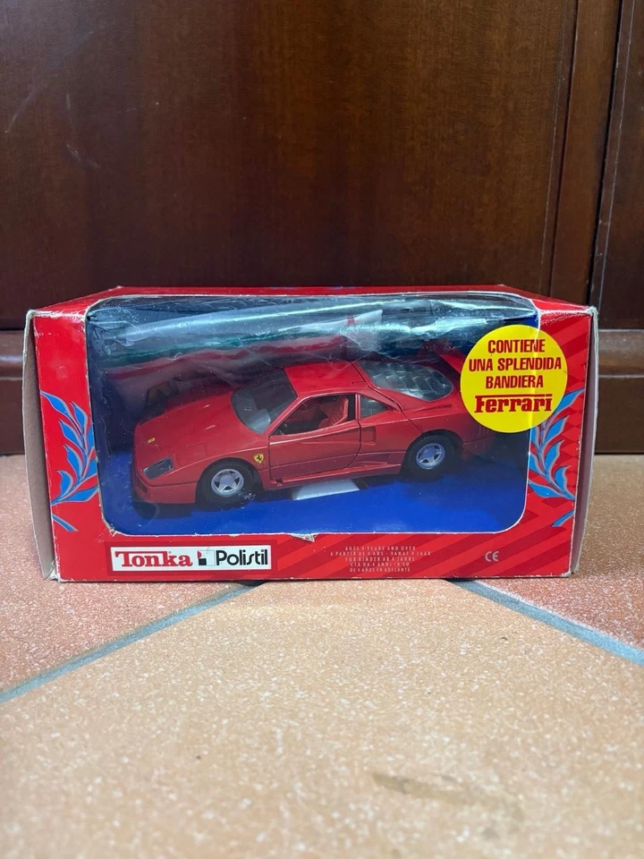 Tonka polistil Ferrari F40 1/25 con scatola contenente bandiera rara e limitata - Immagine 1 di 2