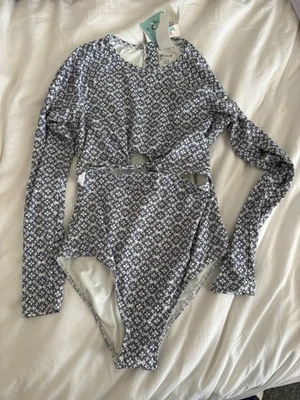 Roxy women’s one piece long sleeve - L - image 1 of 3