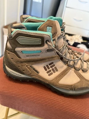 Columbia Women's Crestwood Mid Techlite Waterproof Hiking Boot, Size 6 - Image 1 of 4