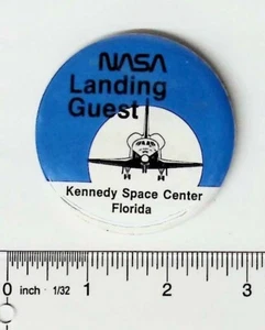 Vintage NASA Launch Guest Kennedy Space Center Florida Button Pin Back 2 1/2" - Imagen 1 de 2