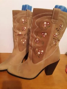 WOMEN'S ST. JOHN'S BAY SUEDE BOOTS W/ INTRICATE DESIGN EMBROIDERED SZ. 11 - Picture 1 of 9