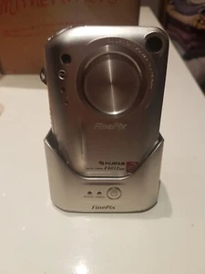 Fujifilm FinePix F601 Zoom 3,1 MP Kompakt-Digitalkamera - Bild 1 von 2