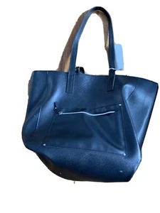 Bolso de hombro grande negro Bath & Body Works (ideal para viajar) - Imagen 1 de 10