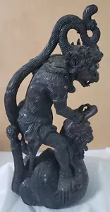 Vintage Indonesien Bali geschnitzte Holzstatue Hindu Gott Hanuman kämpfender Naga Drache - Bild 1 von 22