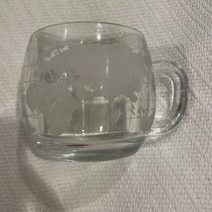 Tazza Vintage The Nestlé Co. Inc World Globe Vetro Inciso Anni 70 Promozionale - Foto 1 di 4