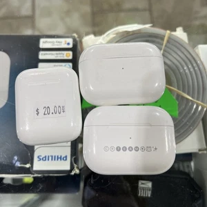 Airpod Cases Lot Of 3 UNTESTED!! - Photo 1 sur 4