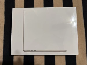 Apple MacBook Air M2 13.6" 256GB SSD 16GB RAM Starlight MC7W4LL/A New Sealed - Afbeelding 1 van 6