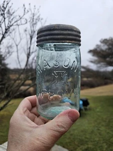 Vintage Mason's Improved Pint Canning Jar With Cross. - Foto 1 di 14