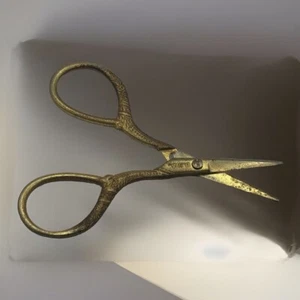 VTG Ornate Embroidery Sewing Scissors Gold tone Made in USA GRANNY COTTAGE - Picture 1 of 6