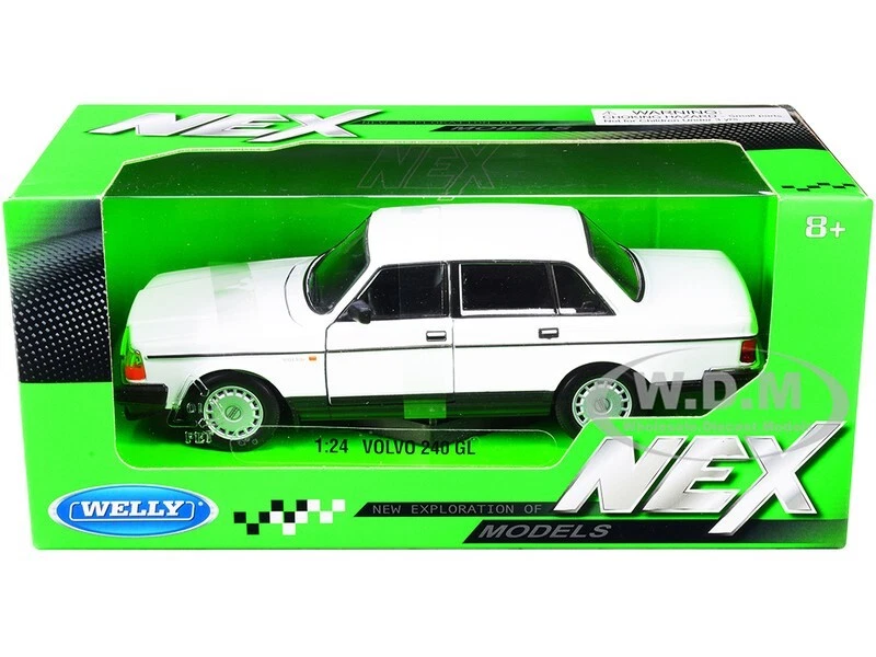 VOLVO 240 GL WHITE 1/24 DIECAST MODEL CAR BY WELLY 24102 - Image 1 of 1