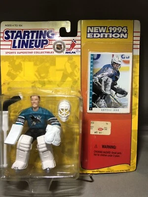 Figura y tarjeta de tiburones de San José Arturs Irbe 1994 alineación inicial versión francesa Foto 1 de 4