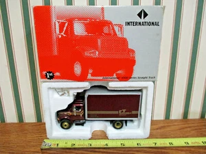 Cabinet Transport International 4900 Series Straight Truck By First Gear - Picture 1 of 12