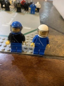 Vintage blaue Racer Minifigur (Menge 2) LEGO® - Bild 1 von 1