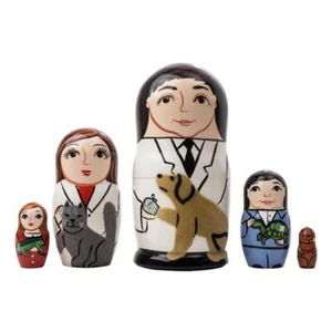 Tierarzt Tierkrankenhaus Russische Holznestpuppe Set 5-teiliges Tierarzt Set - Bild 1 von 1