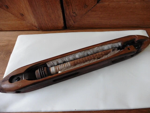 grande navette de métier à tisser ancienne - Photo 1/4