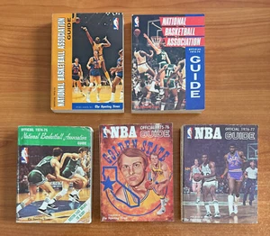 LOT of 5 - 1970s NBA BASKETBALL SPORTING NEWS GUIDE GUIDES - LAKERS CELTICS - Picture 1 of 2