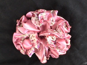 METALLIC DARK PINK SILKY SCRUNCHIE WITH BEADS - CUTE! VERY DETAILED! VERY UNIQUE - Picture 1 of 2