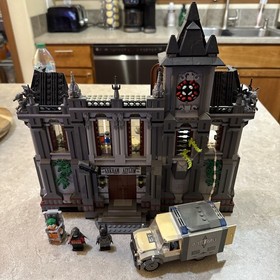 LEGO DC Super Heroes: Batman: Arkham Asylum Breakout (10937) - incomplete set