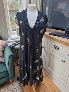 damsel in a dress 16 Black White Red V Neck Dress - Picture 1 of 10