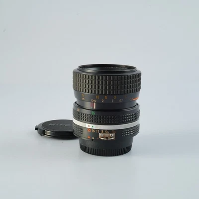 VERY GOOD Nikon Ai-s Zoom-NIKKOR 35-70mm F/3.3-4.5 Zoom Lens - Image 1 of 4