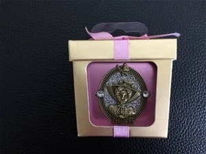 Disney pin April Birthstone Diamonds Mary Poppins Framed Limited Release - Picture 1 of 1