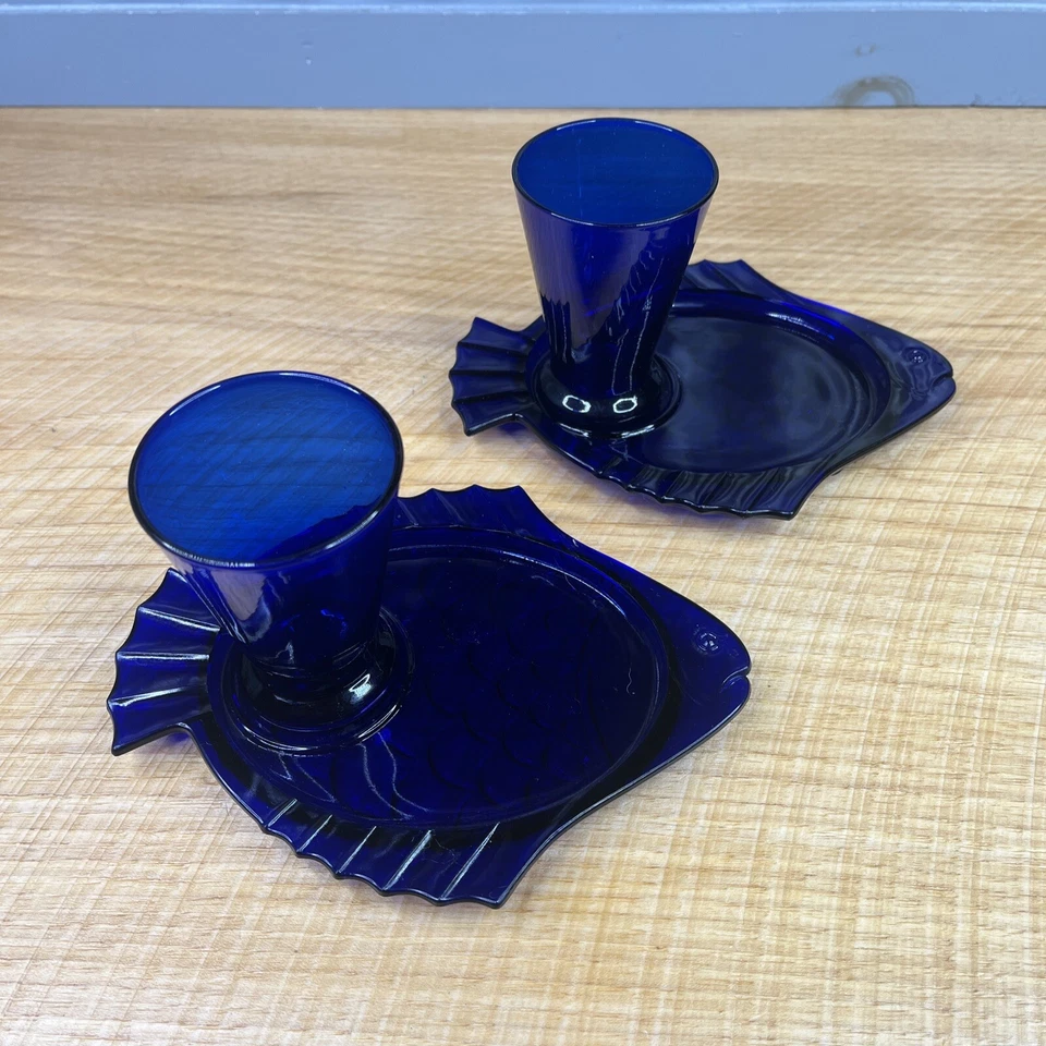 2 platos de aperitivo de pescado de vidrio azul de colección plato para servir bandeja de cóctel taza de inmersión Foto 1 de 4
