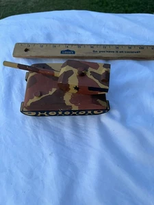 Tanque de juguete de madera vintage con ruedas - Imagen 1 de 10