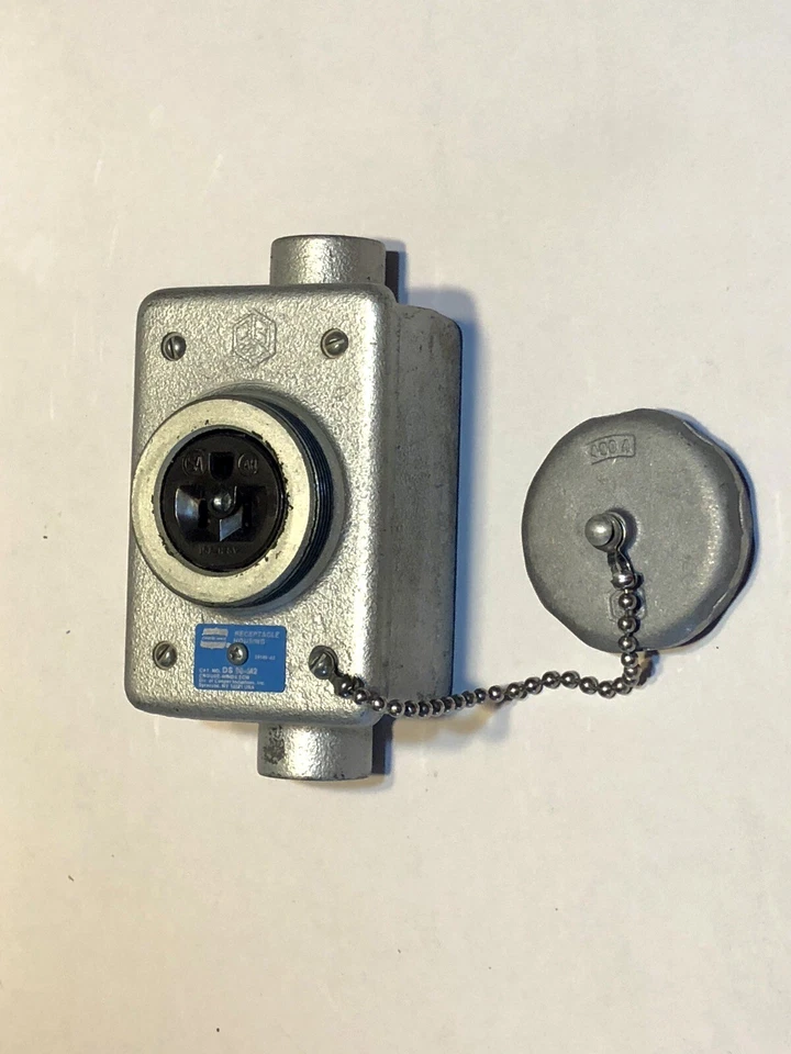 Crouse-Hinds DS96 Single Gang Grounding Weatherproof Receptacle New/ No Box - Image 1 of 1