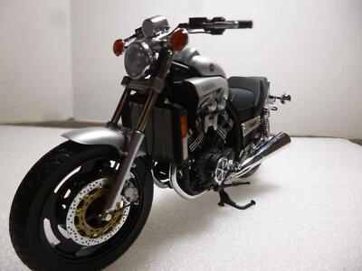 YAMAHA VMAX 1993 MINICHAMPS 1/12 - Photo 1/4