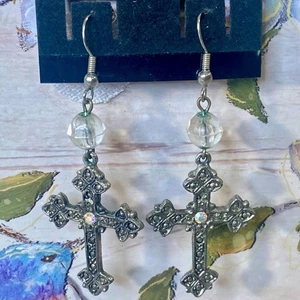 Keltisches Kreuz Ohrringe Hänger Stil geprägte Oberfläche Mitte Stein Perlen Akzente - Bild 1 von 5