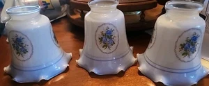 3 blaue florale Vintage Lampenschirme Rüschenglas - Bild 1 von 4